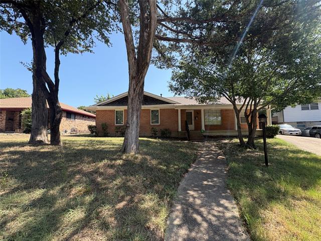 Building Photo - 615 Oak Forest Dr