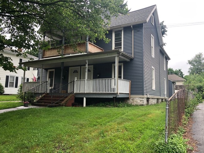Building Photo - 814 W Gray St Unit B Rental