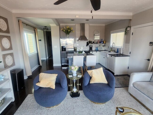 Photo - 399 Oregon St