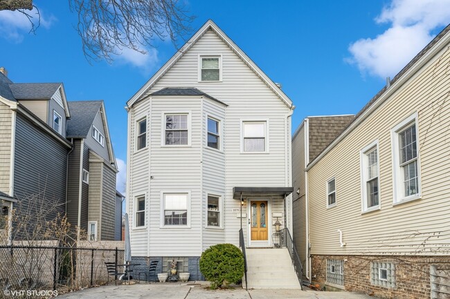 Building Photo - 3575 N Milwaukee Ave Unit PH