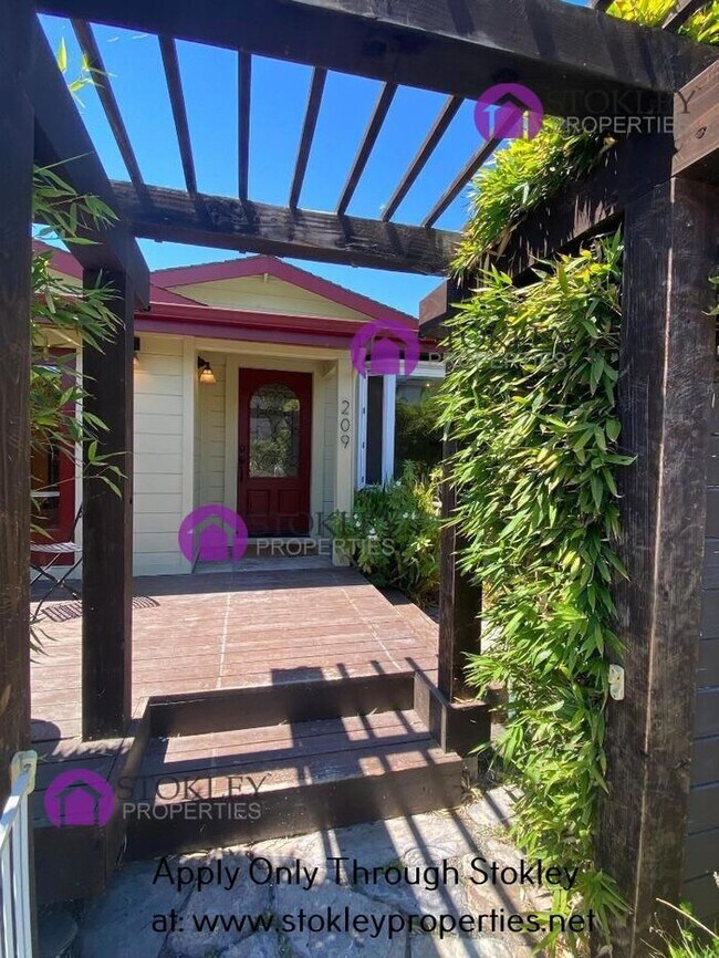 209 National St