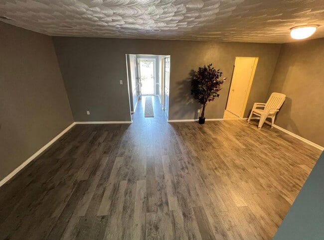 Photo - 1317 W Tanners Creek Dr