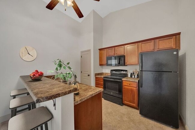 Photo - Hillrise Apartment 1 BR/1.5 Bath One Level with Attached Garage
