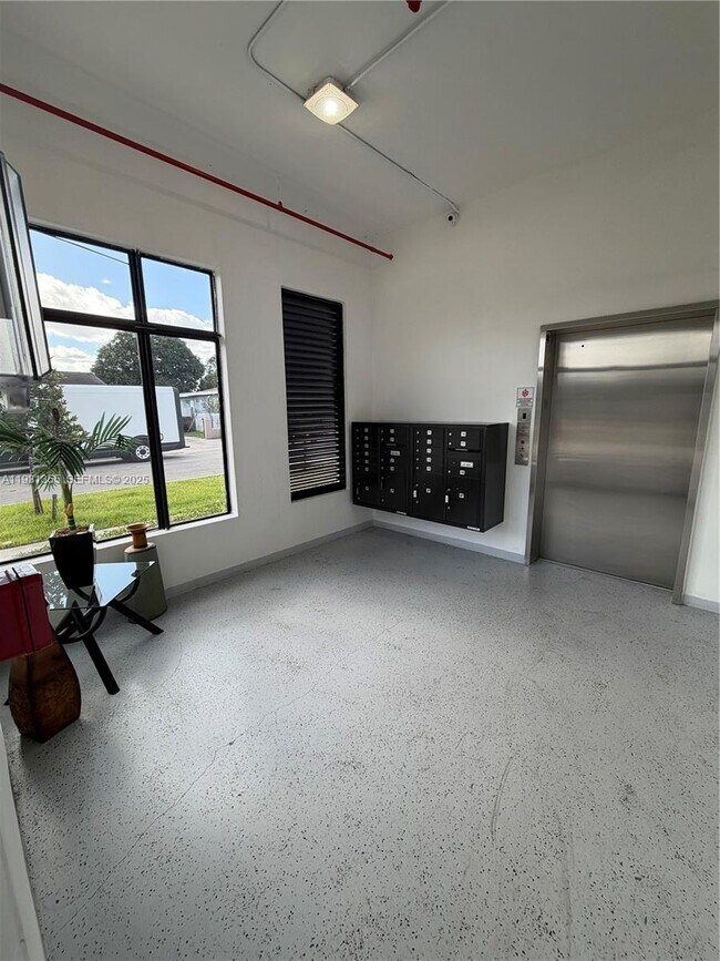 Photo - 853 E 24th St Unidad 305