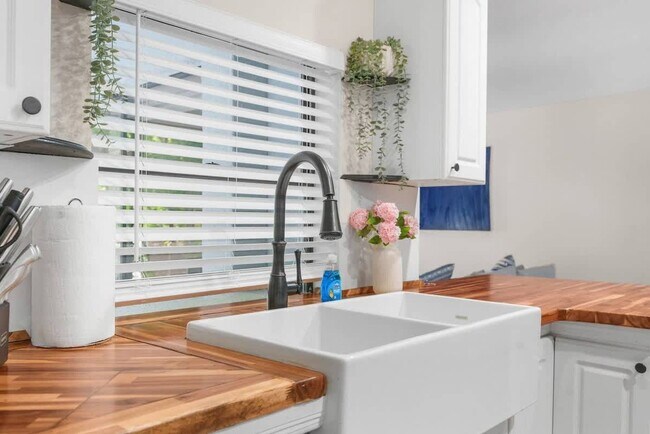 Photo - 13501 Whitby Rd