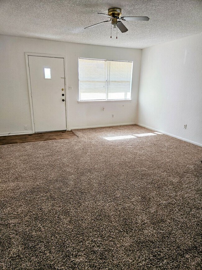 2001 Cedarhill Dr Unit 4