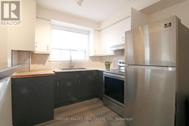 Photo - 866 Davenport Rd