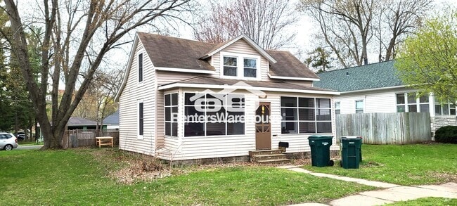 Building Photo - 528 E Walnut St Rental
