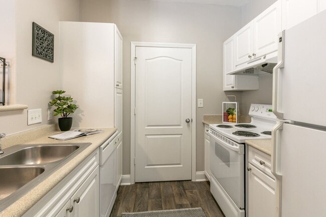 White Kitchen Appliances