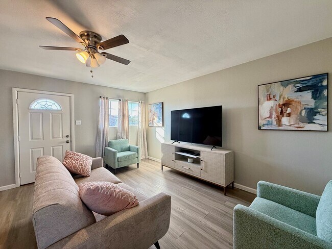 Photo - 303 Fiesta Ave