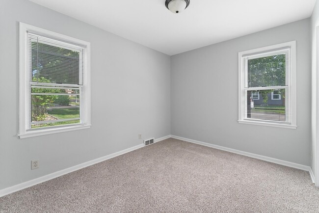 Photo - 1110 S Main Ave Unit Main Floor