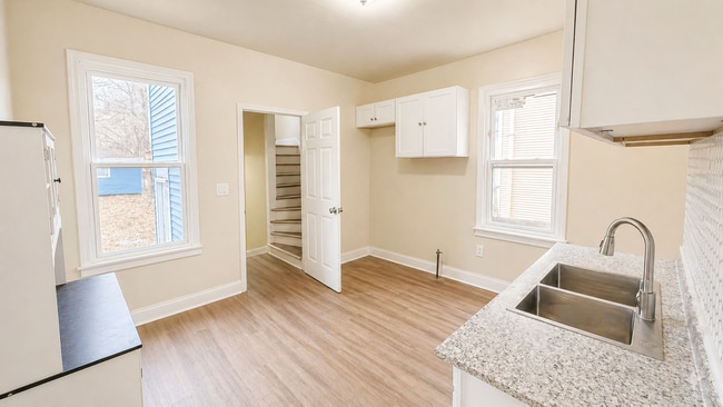 Building Photo - 3037 N 1st St Unit Lower