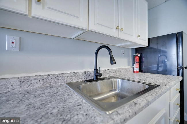 10 E Carroll St Unit Front