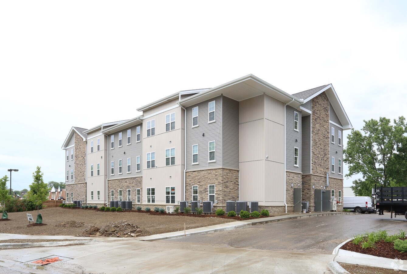 Laurel Green - Laurel Green Apartments