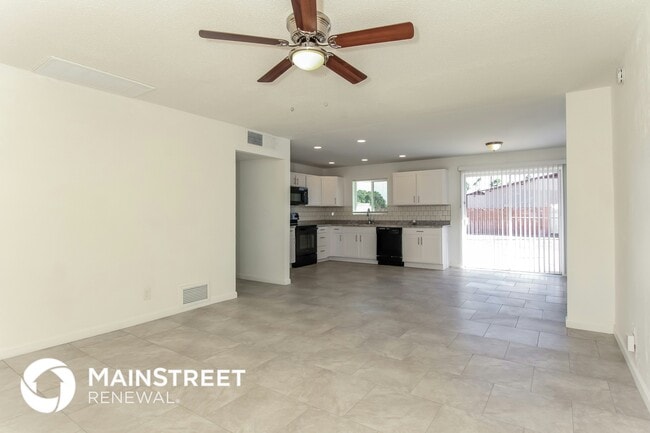 Photo - 8017 N 38th Ave