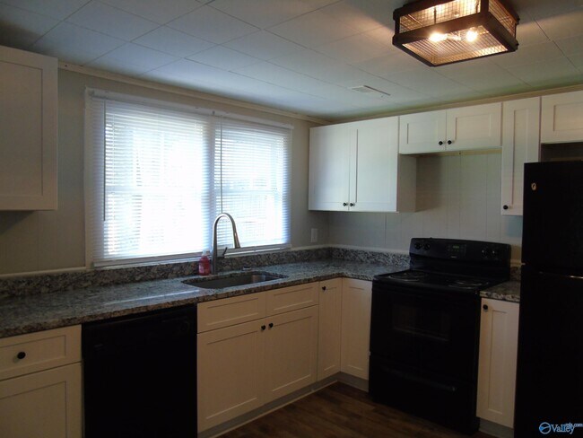 Photo - 1107 England St NE