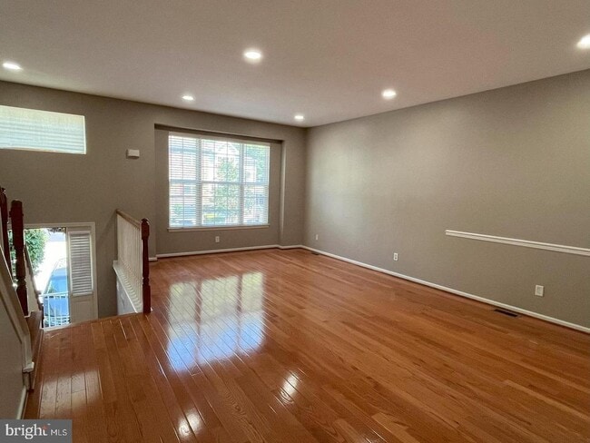 Photo - 225 Yorktown Ct