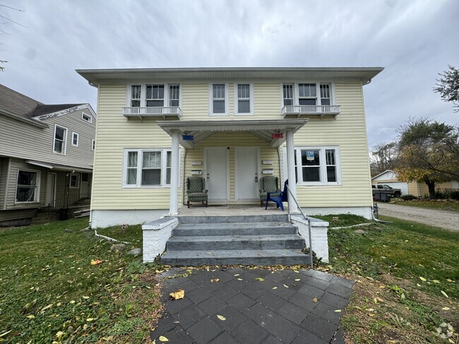 Building Photo - 701 E Walnut St Unit B Rental