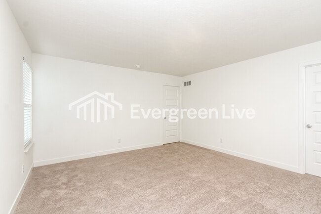 Photo - 3427 Merton St