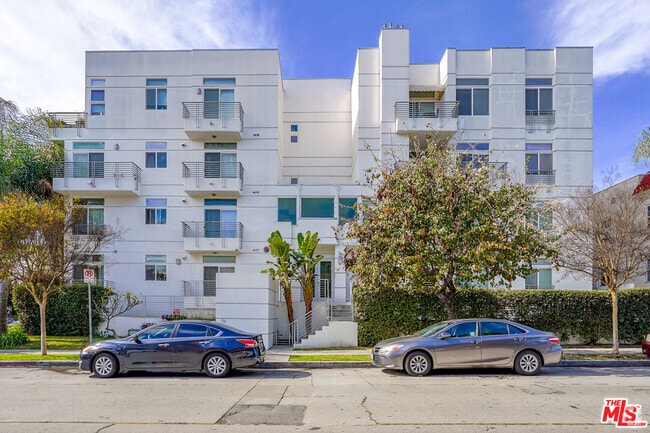 Building Photo - 401 Serrano Ave Unit 305 Rental