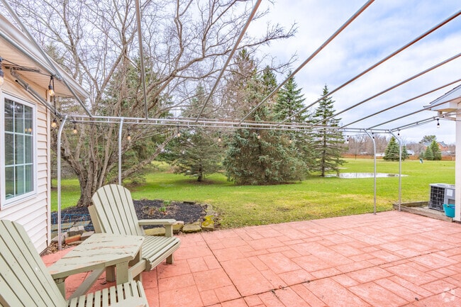 2BR, 2BA - 1,400SF - Patio