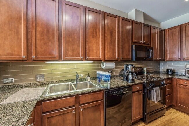 Photo - 950 W Huron St Unit 402