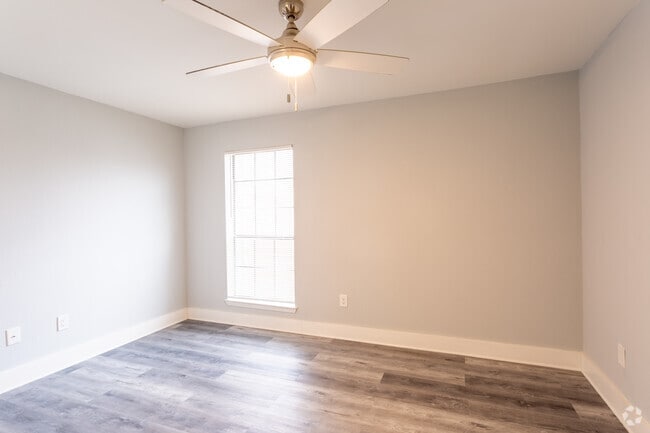 1 BR, 1 BA 588 SF