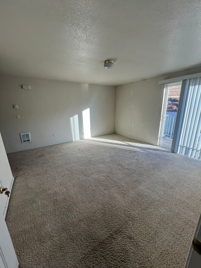 2 Bedroom, 1 Bath Apartment - Located near... - 2 Bedroom, 1 Bath Apartment - Located near...