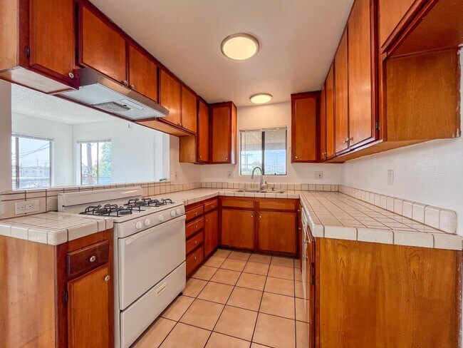 11943 Grevillea Ave