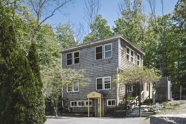 Building Photo - 127R Leonard St