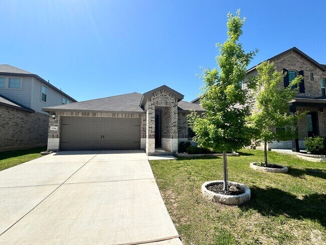 Building Photo - Contemporary 4-bedroom, 3-bathroom Rental