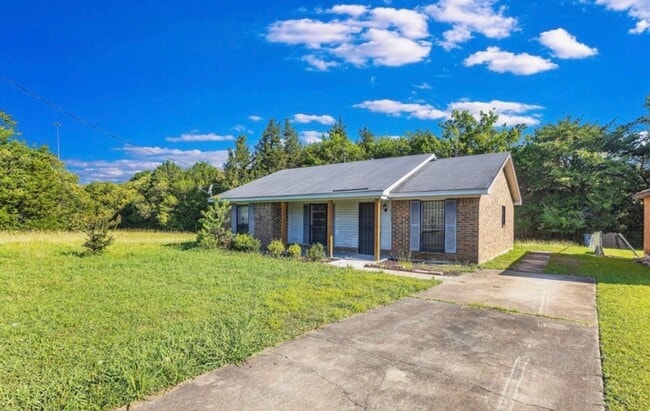 Building Photo - 701 Southlawn Dr