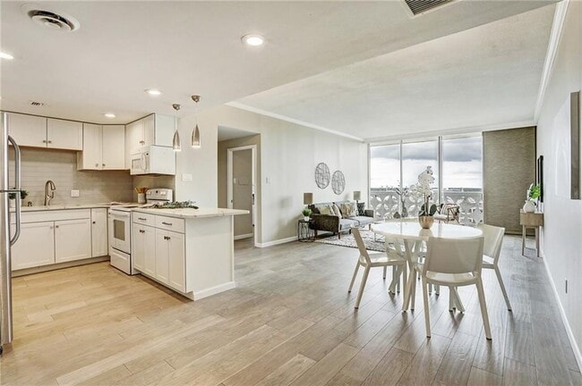 Building Photo - 1801 Lavaca St Unit 11F