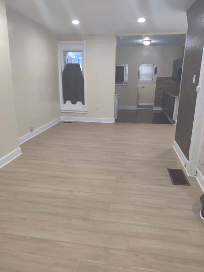 Photo - 617 E Hilton St