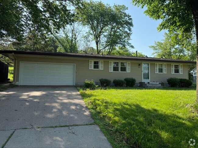 Building Photo - 1064 Hackmann Cir NE Rental