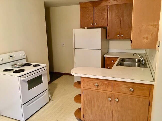 Kitchen - 4206 Valley View Rd