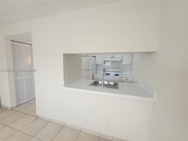 Photo - 19600 SW 110th Ct Unidad 209