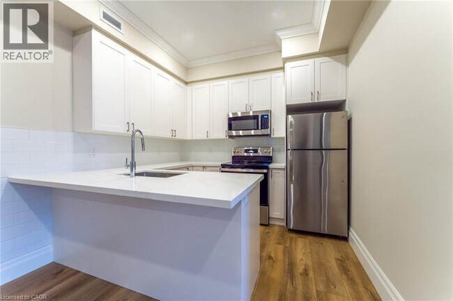 Photo - 100 Charlton Ave W Unité 204