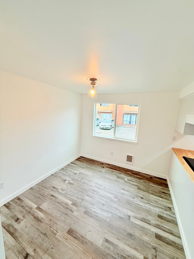 Photo - 2302 I St NE Unidad 2