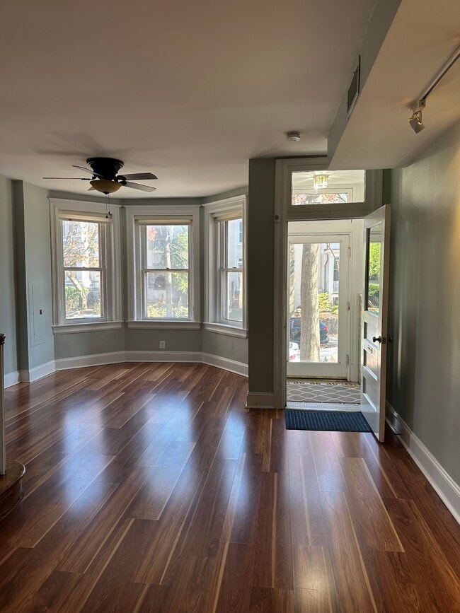 Photo - 120 3rd St NE