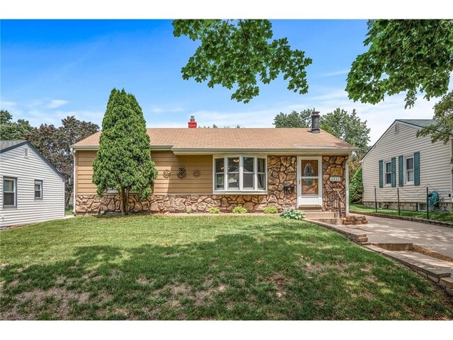 Photo - 2233 Fremont Ave E