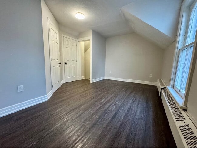 Photo - 3-8 Peel St Barrie Ontario L4M 3K8 Unit 3