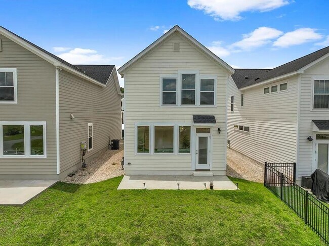 Photo - 463 Grand Oaks Rd