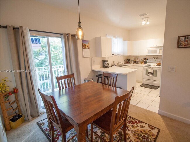 2728 NE 3rd Ct Unit 206