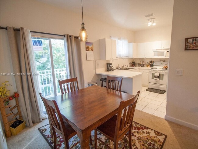 Photo - 2728 NE 3rd Ct Unidad 206