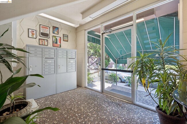 94 Bayo Vista Ave Unidad 204