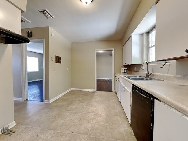 Photo - 1332 Arlingwood Ave