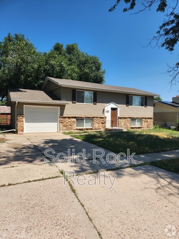 Building Photo - 1618 Shasta Dr Rental