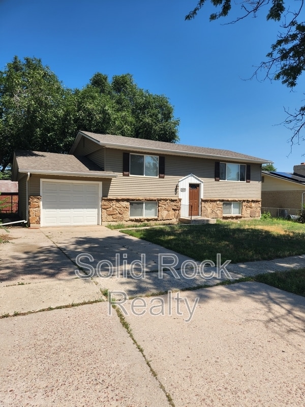 Building Photo - 1618 Shasta Dr Rental