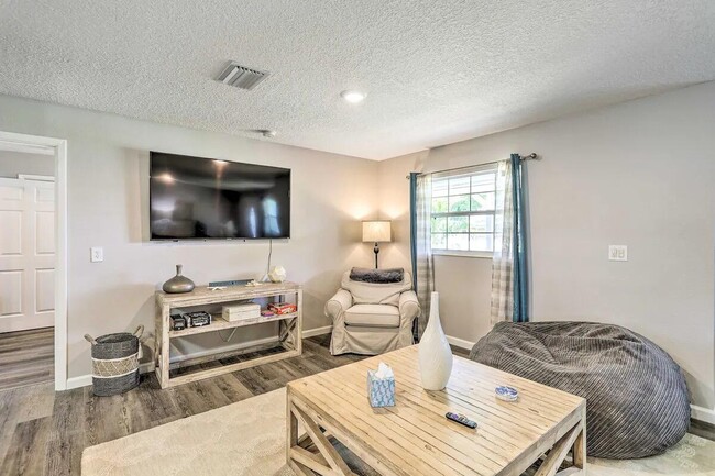 Photo - 1293 Fiddler Ave